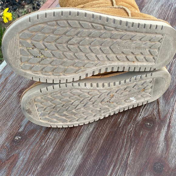 Koolaburra Chestnut Suede Short Shearling Boots - Picture 5 of 5